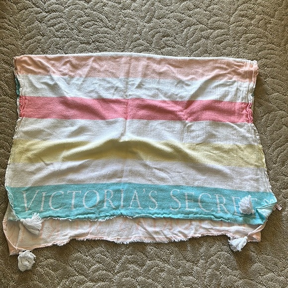 Victoria’s Secret Tassel Beach Towel - Picture 1 of 2